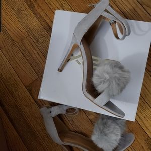 $10 OFF ON 3/07 1 WK ONLY!Style im selling  with these X25  Stilettos fuzzy
